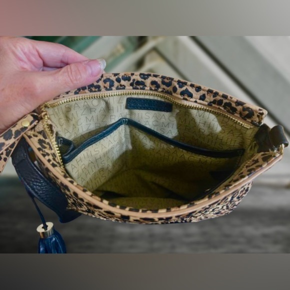 Isaac Mizrahi genuine pebble leather animal print crossbody bag - Picture 7 of 11